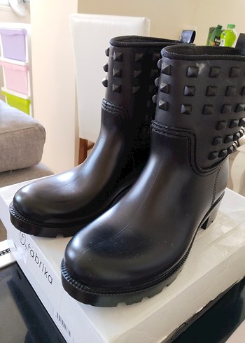 39 Beden siyah Renk Deri Tokalı Siyah Gotik Blok Topuklu Kadın Bot