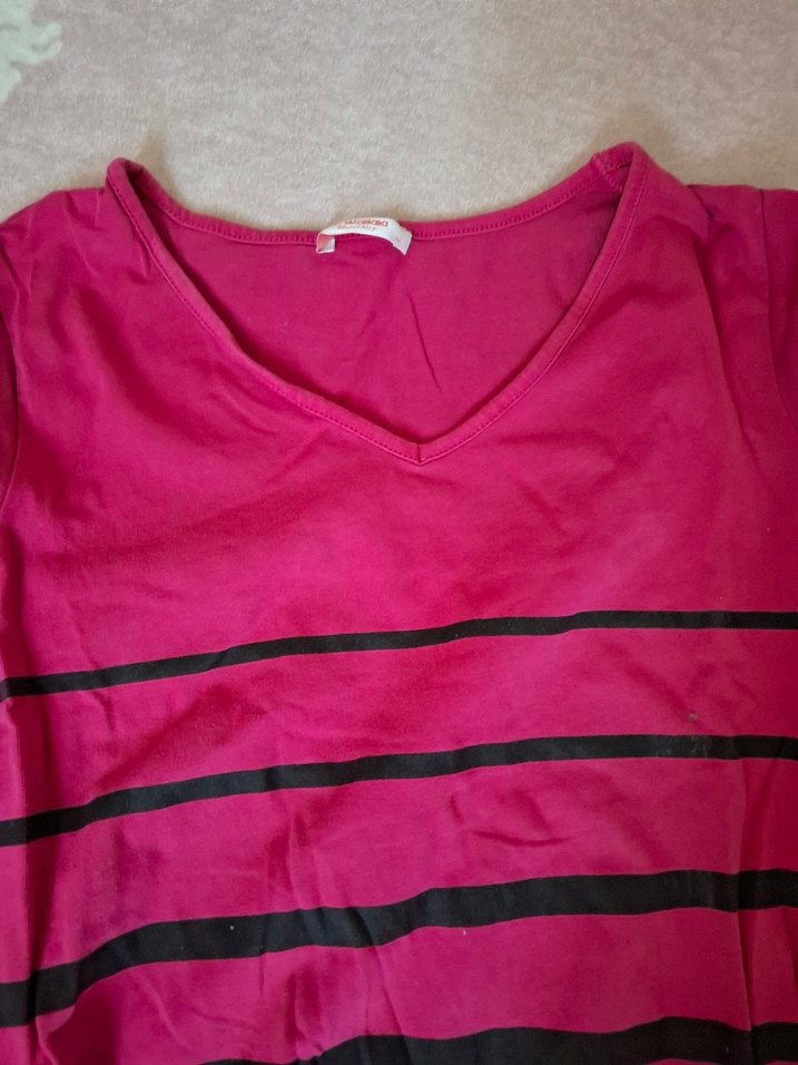 Pembe V Yaka Hamile Tişörtü - Görsel 2