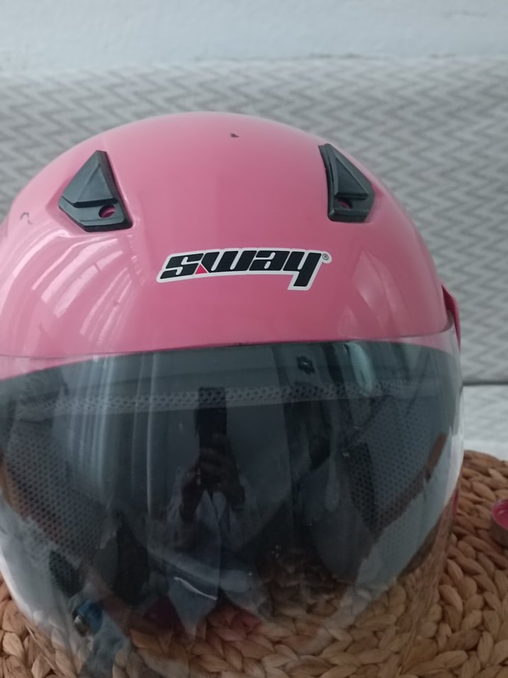 Parlak Pembe Motosiklet Kaskı - Görsel 2