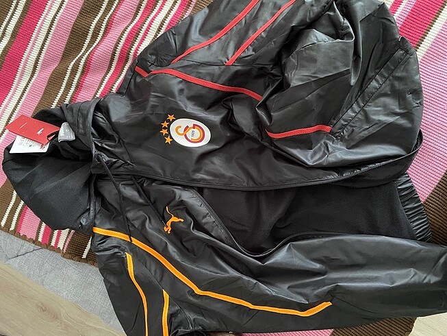 Gs store yağmurluk