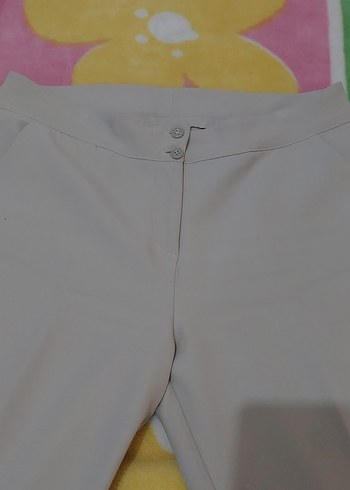 Düğmeli Bej Kumaş Pantolon