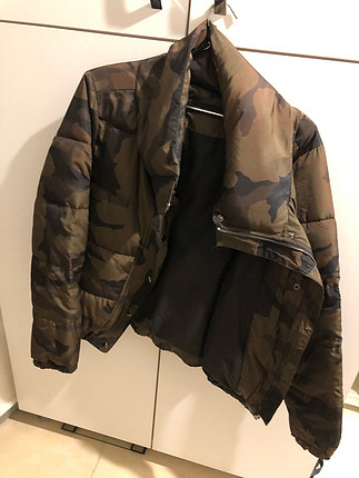 ZARA MONT