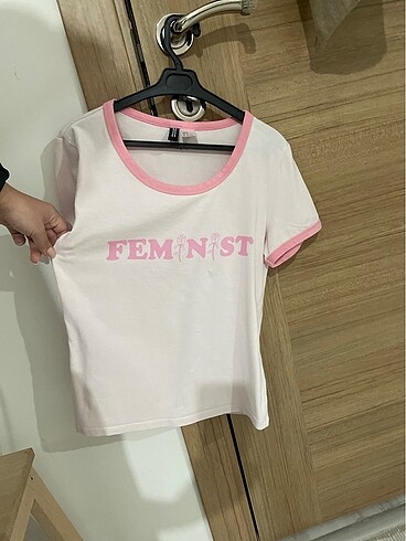 Feminist tişört toz pembe