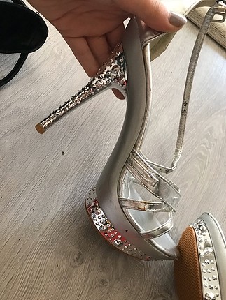 Gümüş taşlı ayakkabı