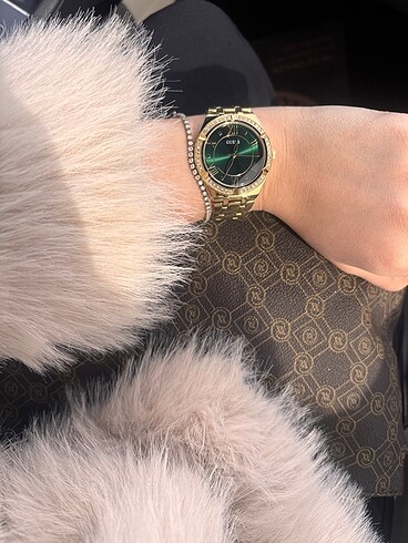 Guess içi yeşil saat