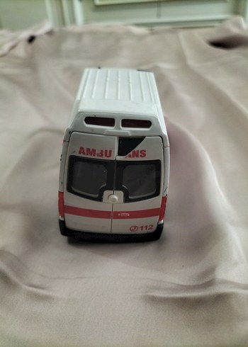 Beyaz Ambulans Oyuncak Araba - Görsel 3