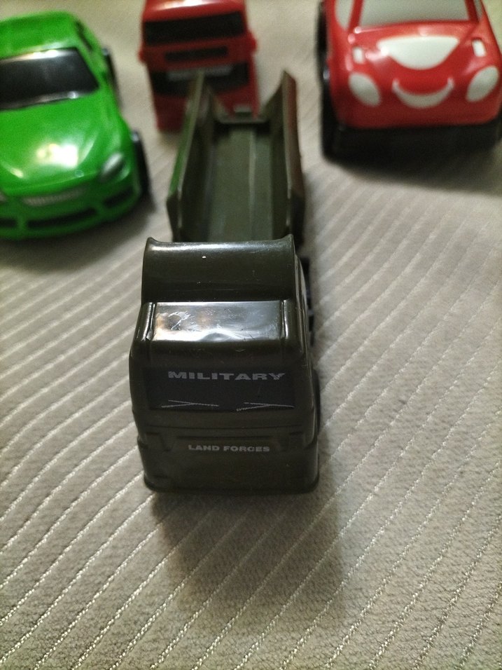 Renkli Oyuncak Araba ve Uçak Seti - Görsel 3