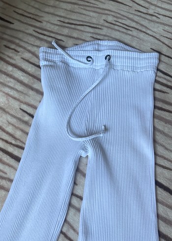 Kadın Beyaz Piliseli Kumaş Pantolon - Görsel 2