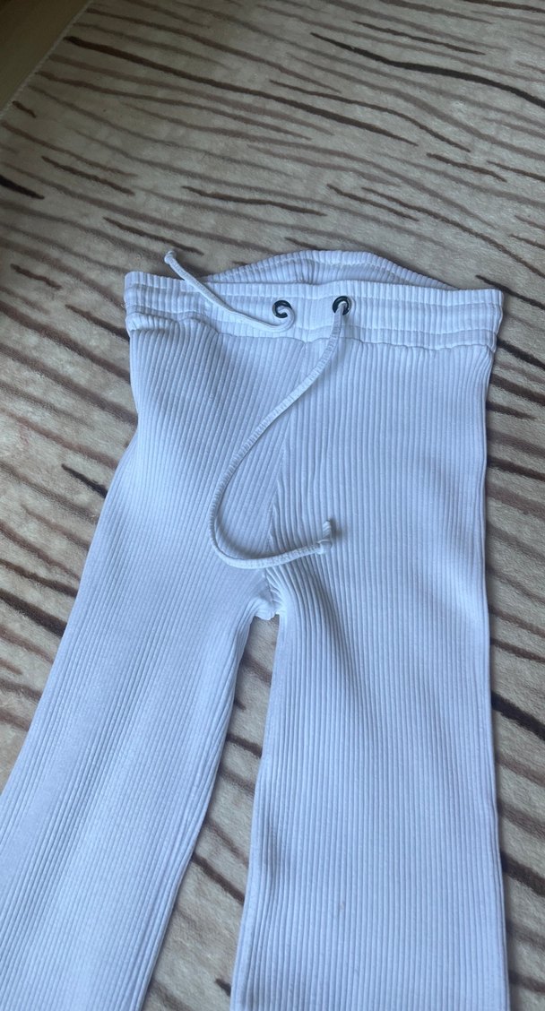 Kadın Beyaz Piliseli Kumaş Pantolon - Görsel 2