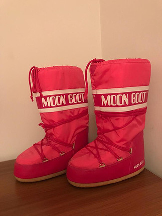 Pembe Moon Boots