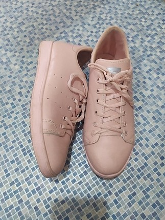 pembe ayakkabi