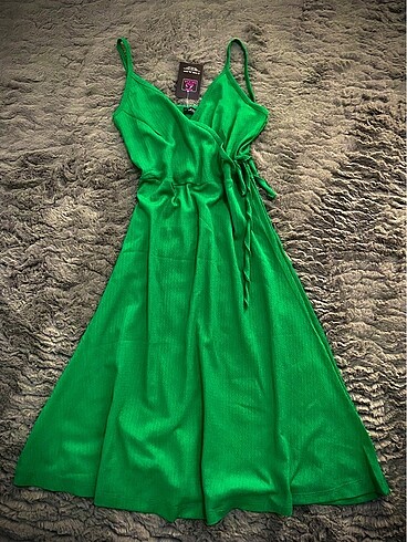 Kısa yeşil elbise