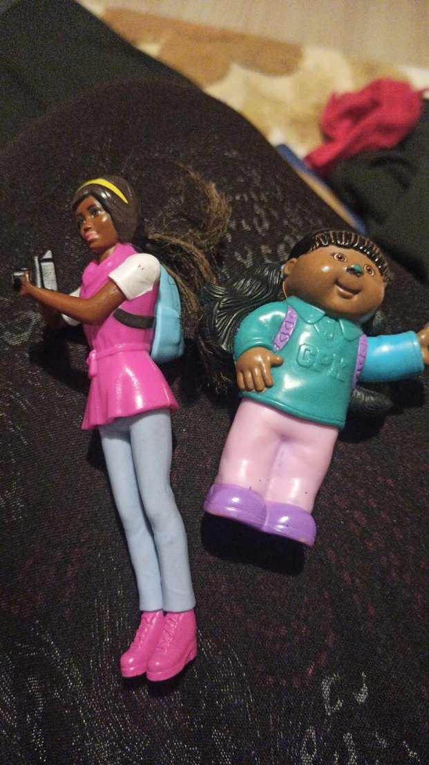 Pembe Elbiseli ve Mavi Kıyafetli Bebekler - Görsel 2