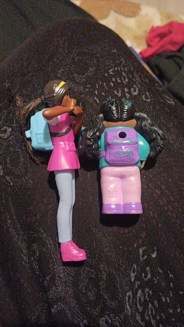 Pembe Elbiseli ve Mavi Kıyafetli Bebekler - Görsel 3