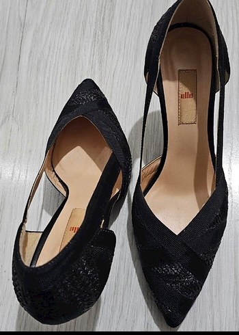 40 Beden Kemer Detaylı Siyah Yılan Desenli Stiletto