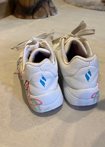 34 Beden Skechers Renkli Kalp Desenli çocuk Spor Ayakkabı