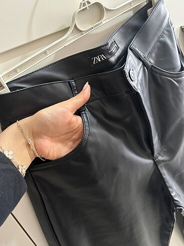m Beden siyah Renk Zara Deri Pantolon