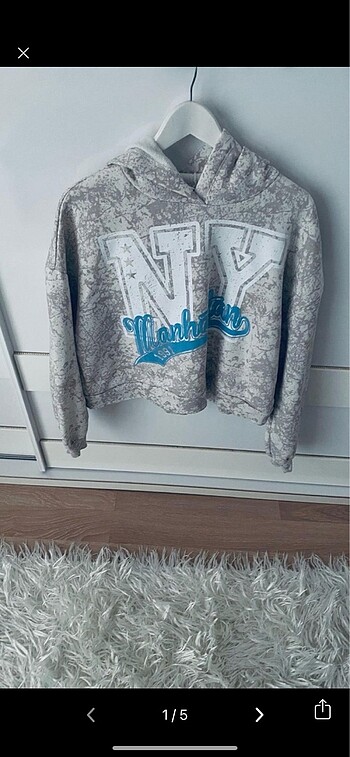 Sweatshirt