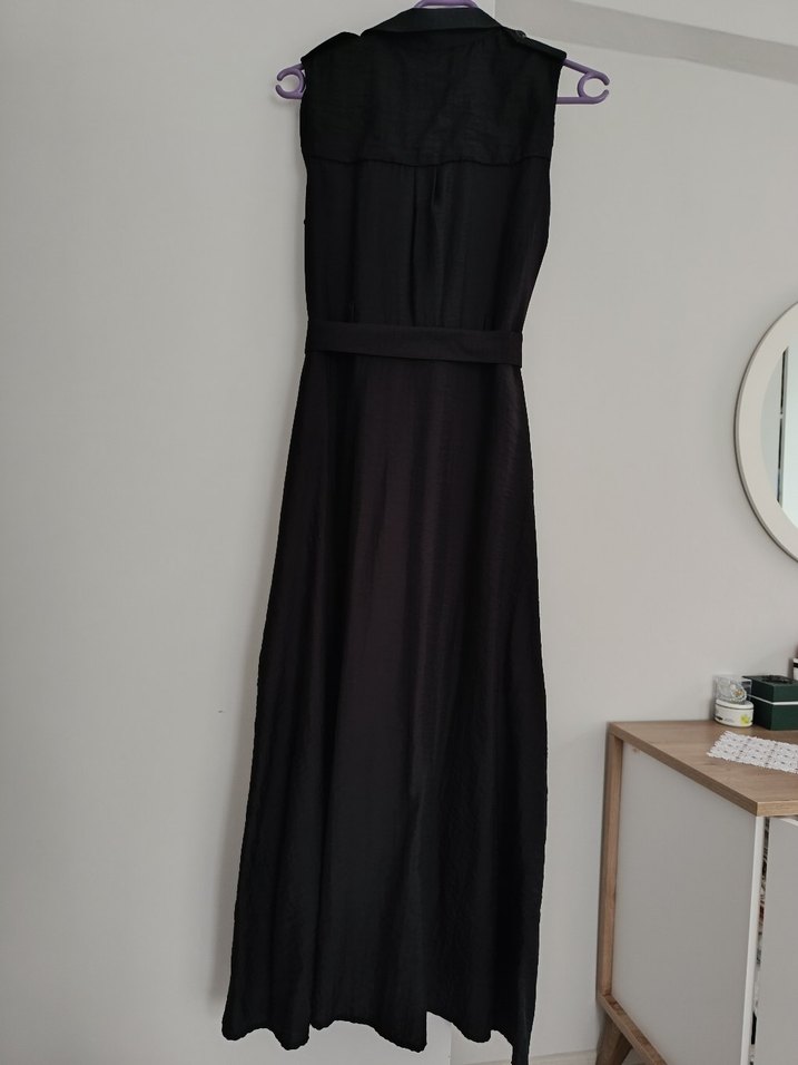 Siyah Kemerli Uzun Kolsuz Elbise - Görsel 3