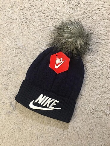 NIKE YÜN BERE