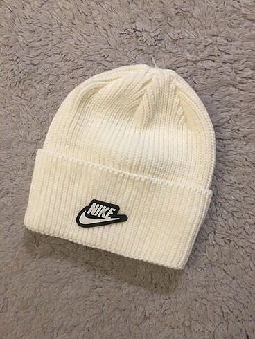 NIKE YÜN BERE