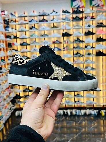 Siyah golden goose