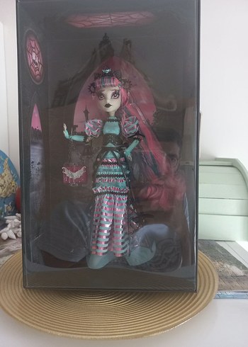 Monster High Rochelle Fang Vote