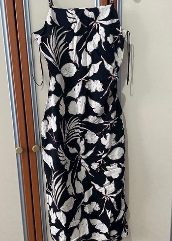 Drapeli Siyah Çiçek Desenli Uzun Elbise - Görsel 2