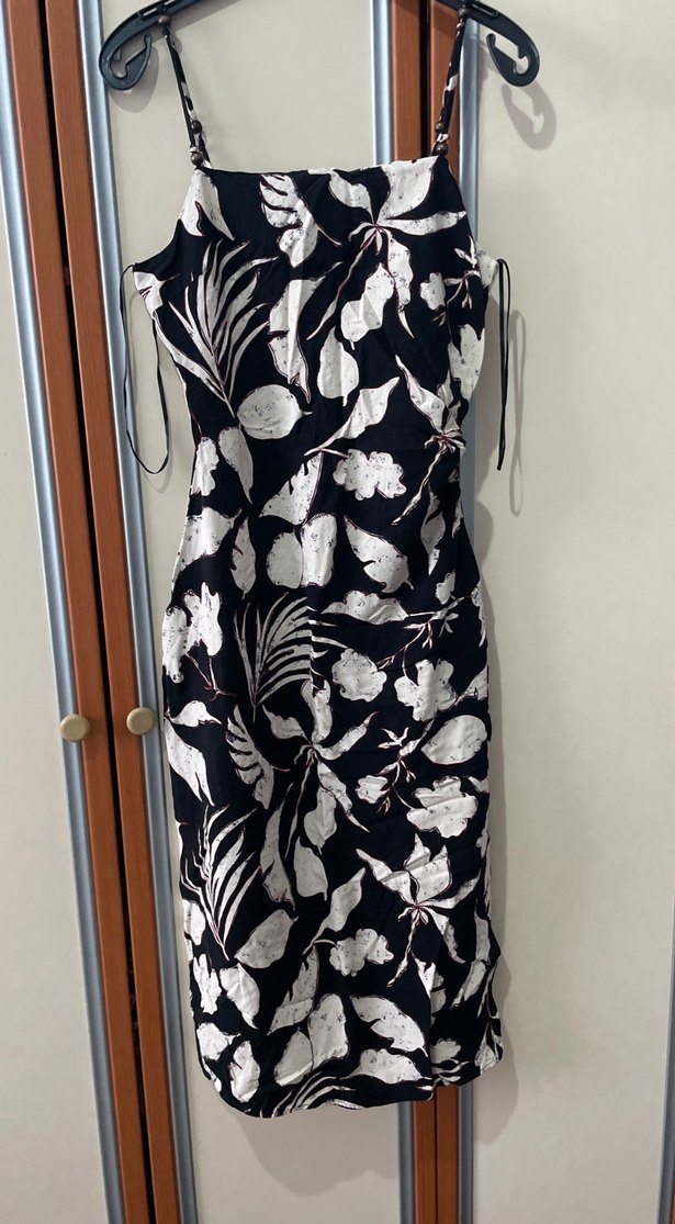 Drapeli Siyah Çiçek Desenli Uzun Elbise - Görsel 2