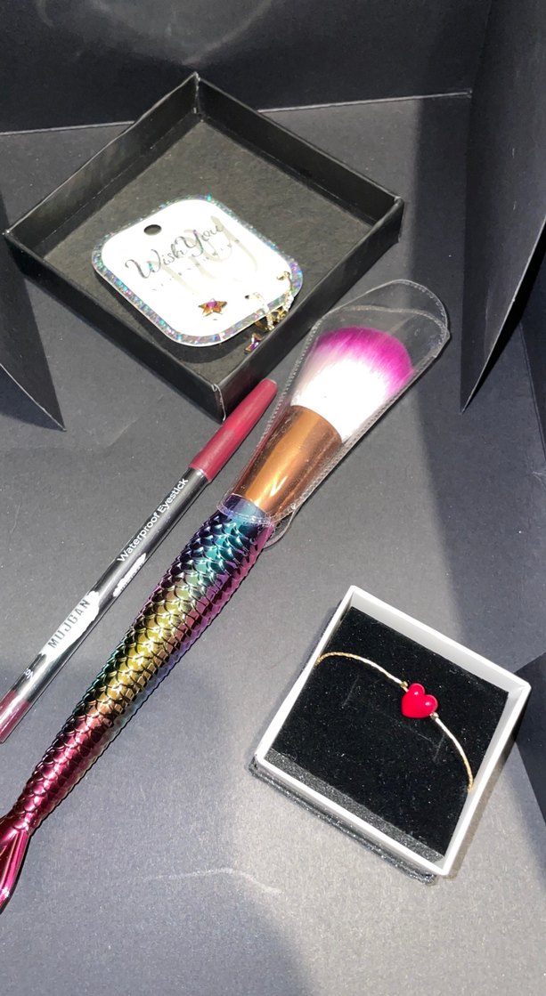 Renkli Makyaj Fırçası ve Takı Seti hediye kutusu 4lü - Görsel 2