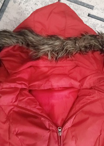 Kız Çocuk Kırmızı Kapüşonlu Kışlık Mont - Görsel 2