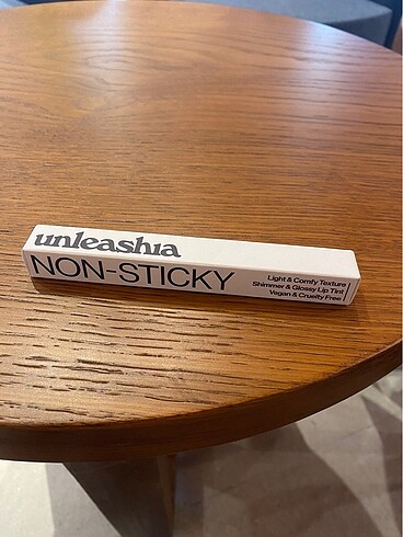 Unleashia non-sticky tint