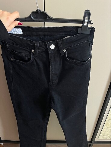 36 Beden ZARA YÜKSEK BEL SİYAH JEAN