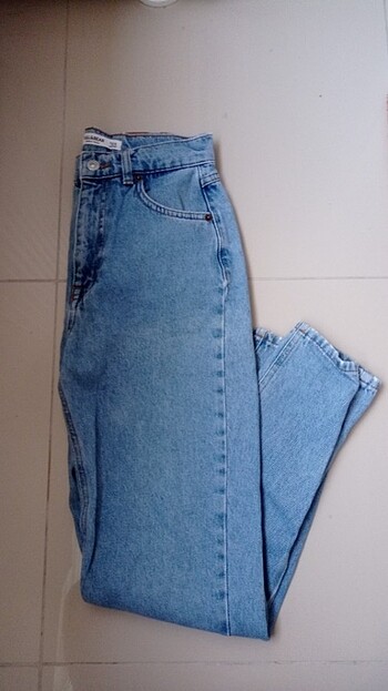 PULL AND BEAR MOM JEAN