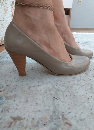 Bej rengi stiletto