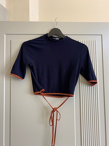 TRENDYOLMİLLA CROP BLUZ