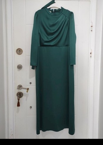 Uzun Kollu zümrüt yeşili saten abiye - Görsel 2