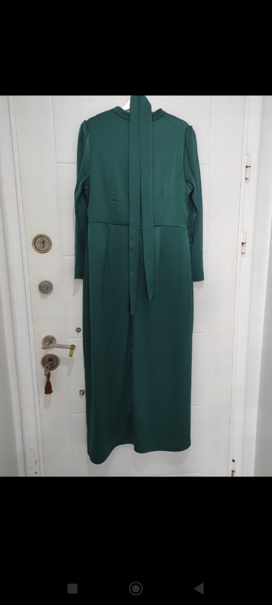 Uzun Kollu zümrüt yeşili saten abiye - Görsel 4