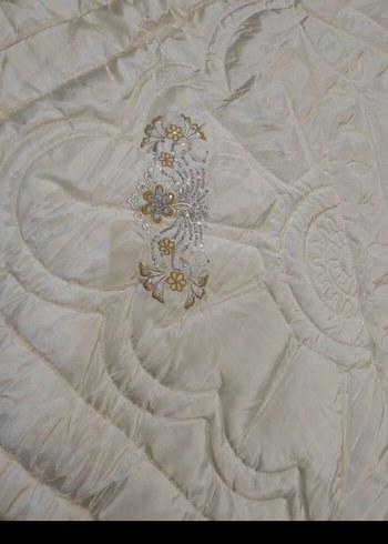 Nakışlı yün yorgan - Görsel 3