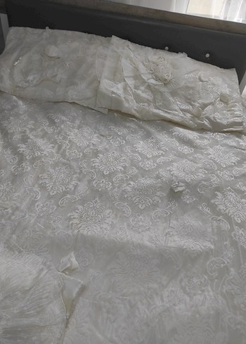 İşlemeli Beyaz Parlak Yatak Örtüsü - Görsel 7