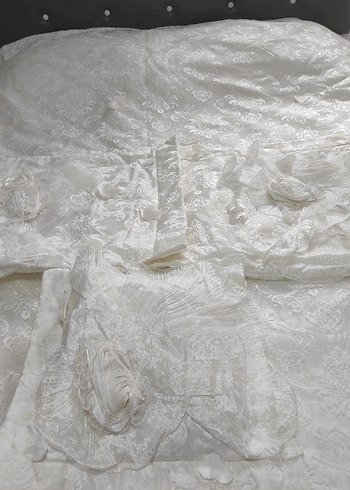 İşlemeli Beyaz Parlak Yatak Örtüsü - Görsel 8
