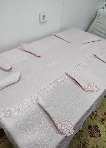 Nakışlı Pembe Masa Örtüsü - Görsel 3