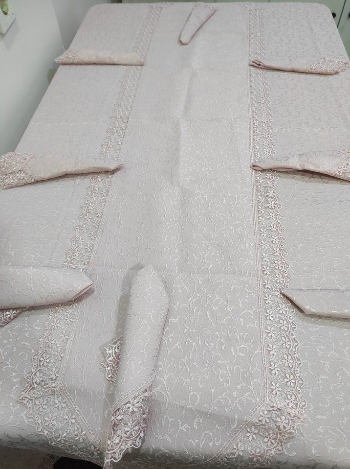 Nakışlı Pembe Masa Örtüsü - Görsel 2