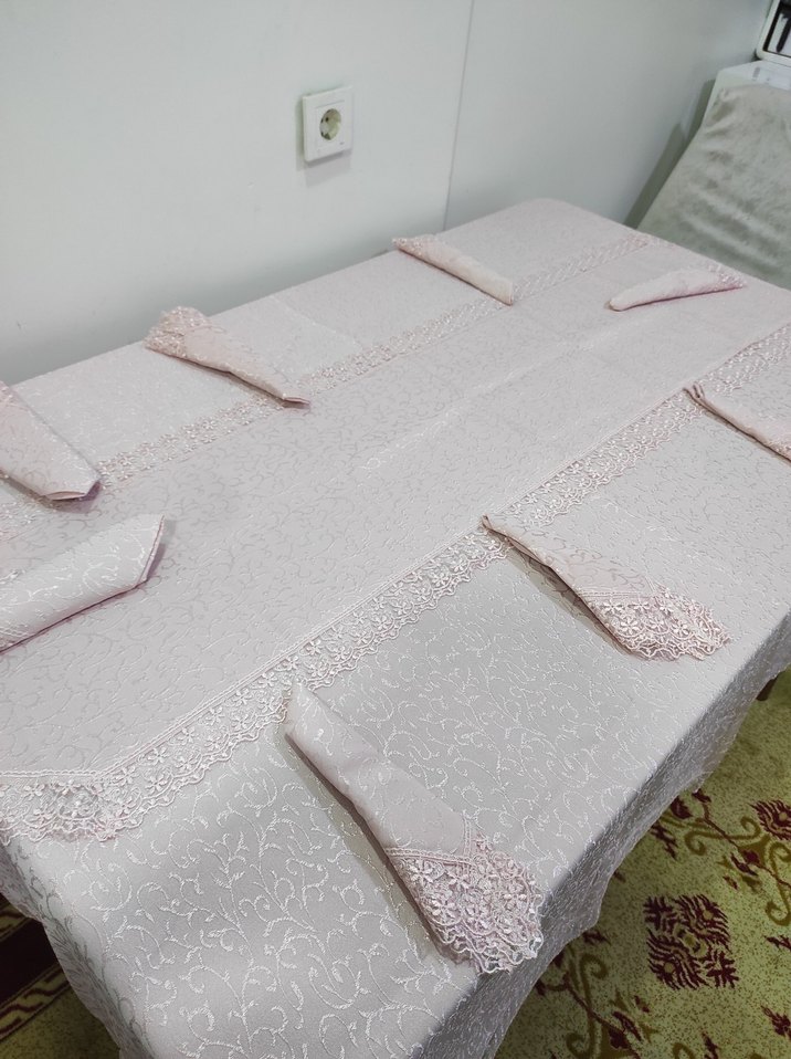 Nakışlı Pembe Masa Örtüsü - Görsel 3