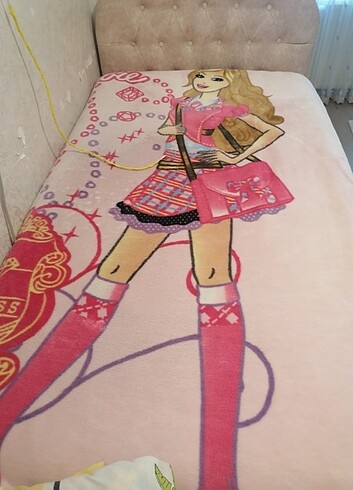 Taç Barbie tek kişilik battaniye 