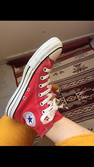 Kırmızı converse