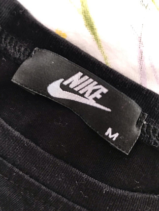 Nike Kısa kol tişört. 