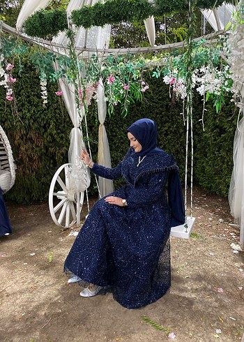 Kiralık Uzun Lacivert Tesettür Abiye