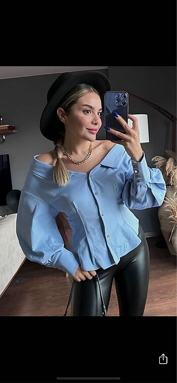Madonna yaka mavi gömlek