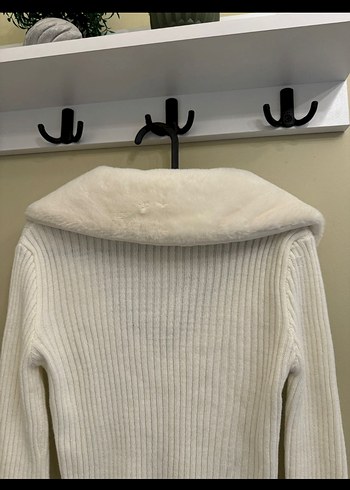 Beyaz Kürklü Yüksek Yaka Triko Kadın Kazak - Görsel 4